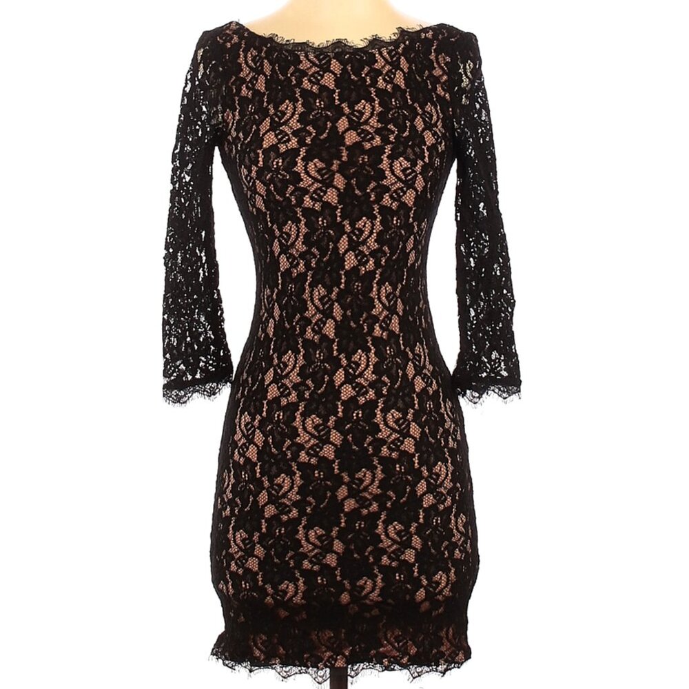 EUC Babaton Black Rafael Lace Sheath Mini Dress Size 0 Boat Neck Nude Lined
